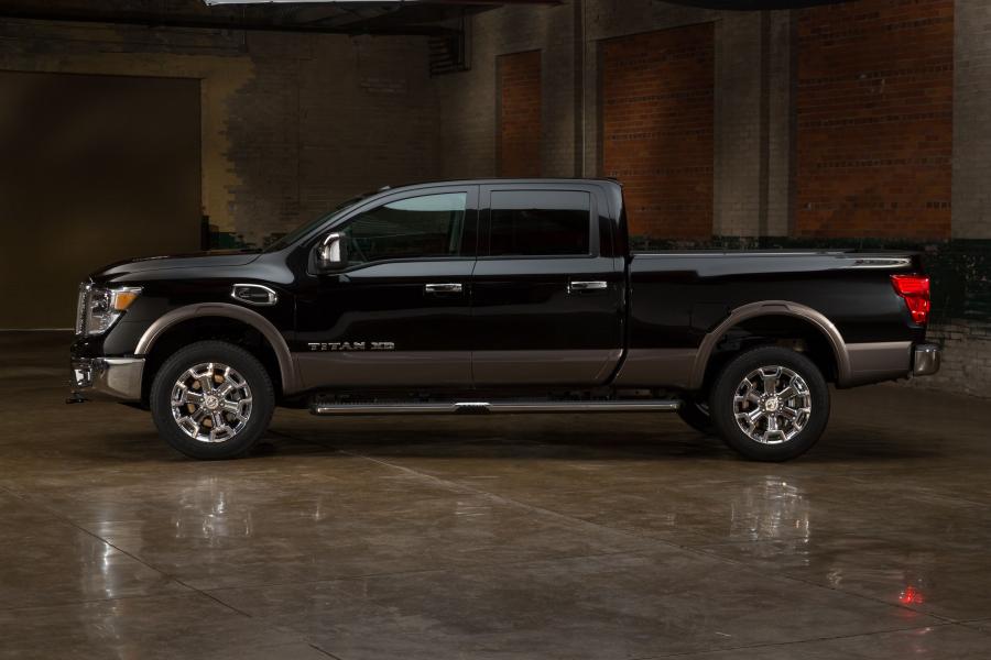  Nissan Titan XD SL Crew Cab 2016 года  (фото 3 из 11)